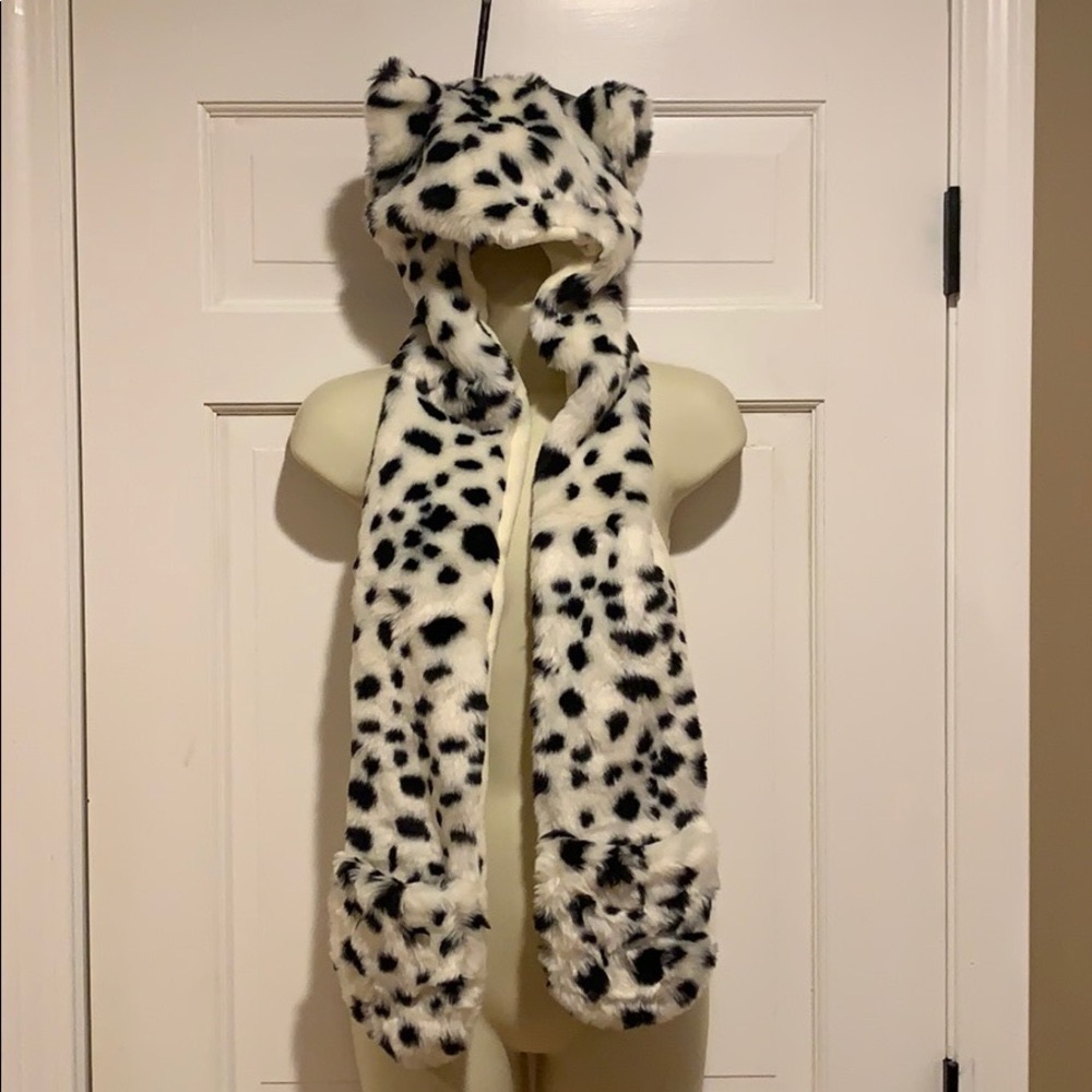 New Cat & Jack Hooded Scarf Leopard w/ Pockets